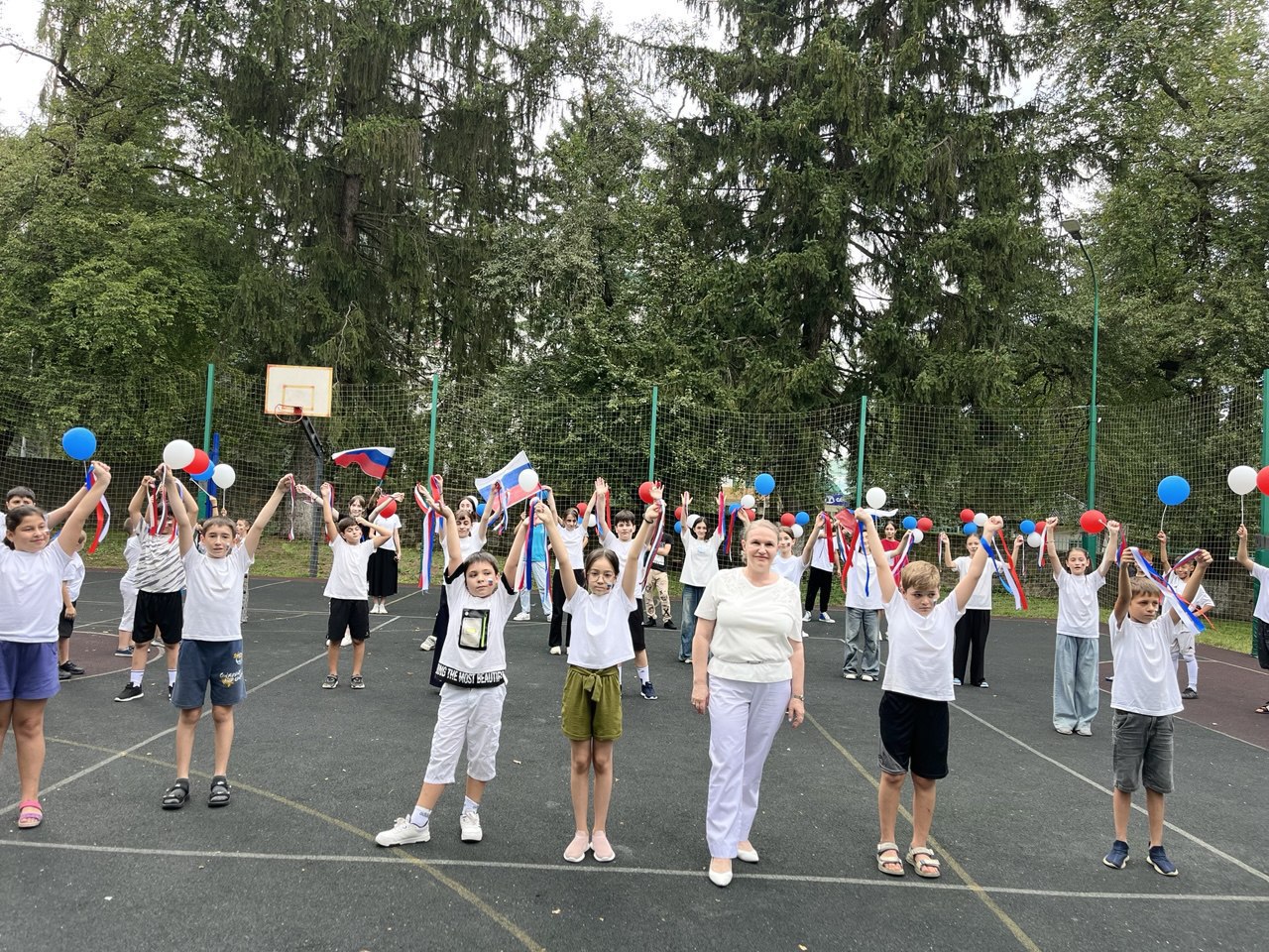 Яркий флеш-моб ко Дню Государственного флага РФ в нашем санатории!
